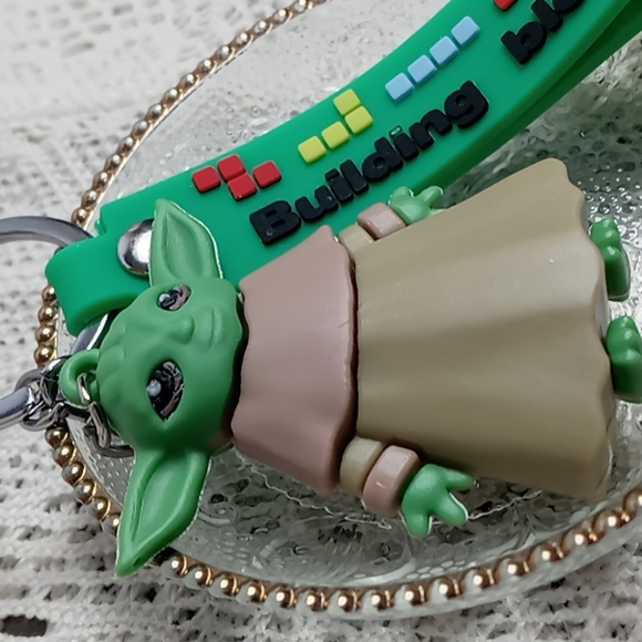 🆕 Starwars Baby yoda Keychain - Picture 4 of 5